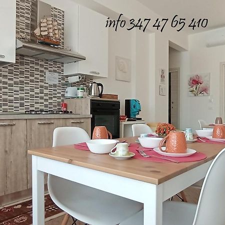 B & B Civico 6 Rooms Salerno Buitenkant foto