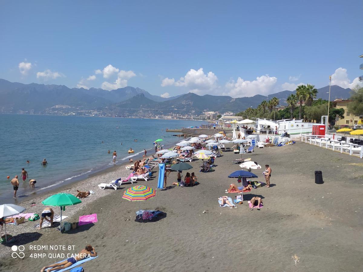 B & B Civico 6 Rooms Salerno Buitenkant foto