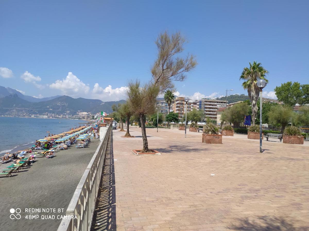 B & B Civico 6 Rooms Salerno Buitenkant foto
