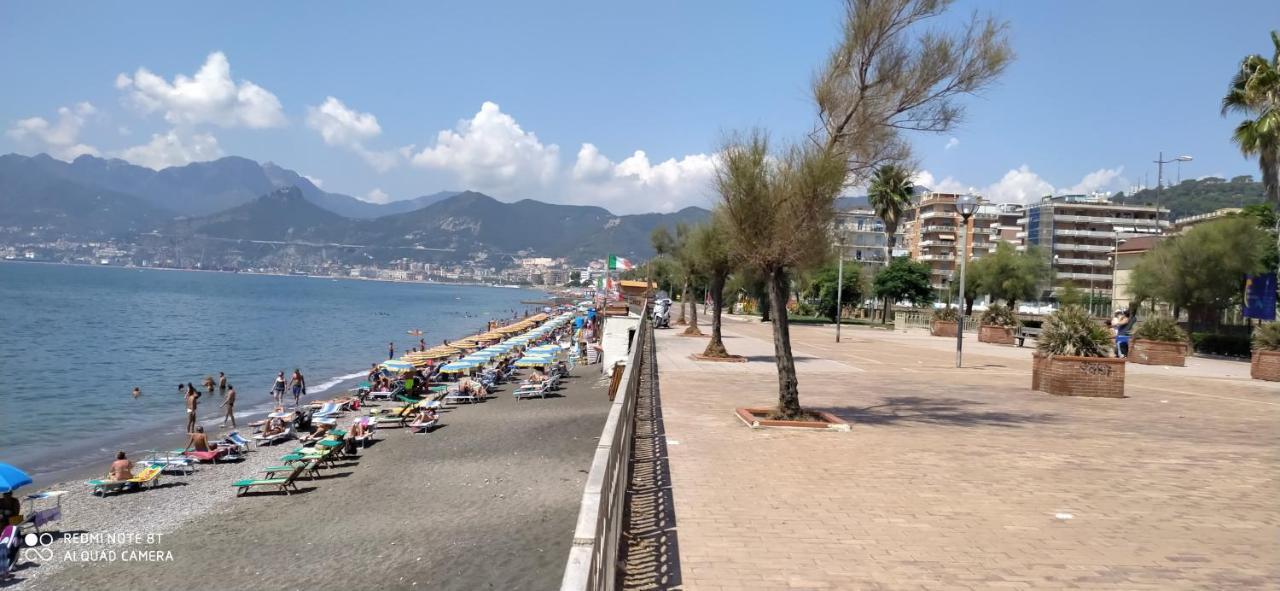 B & B Civico 6 Rooms Salerno Buitenkant foto