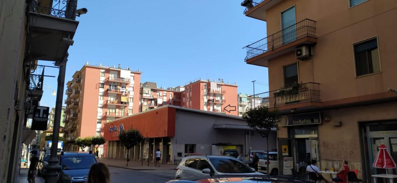 B & B Civico 6 Rooms Salerno Buitenkant foto