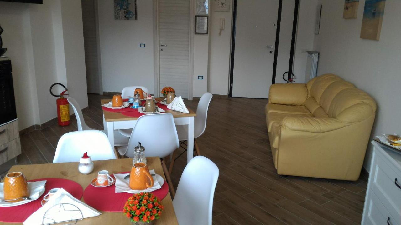 B & B Civico 6 Rooms Salerno Buitenkant foto