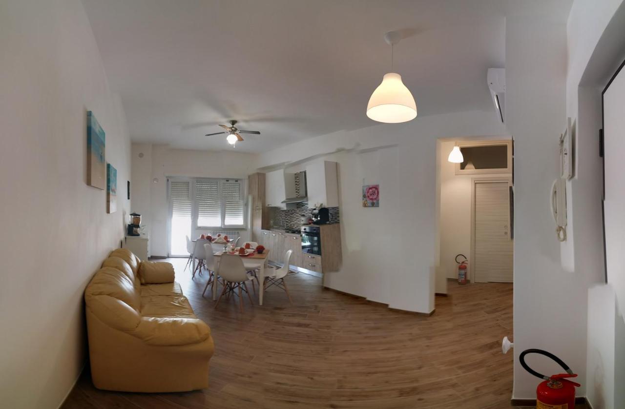 B & B Civico 6 Rooms Salerno Buitenkant foto