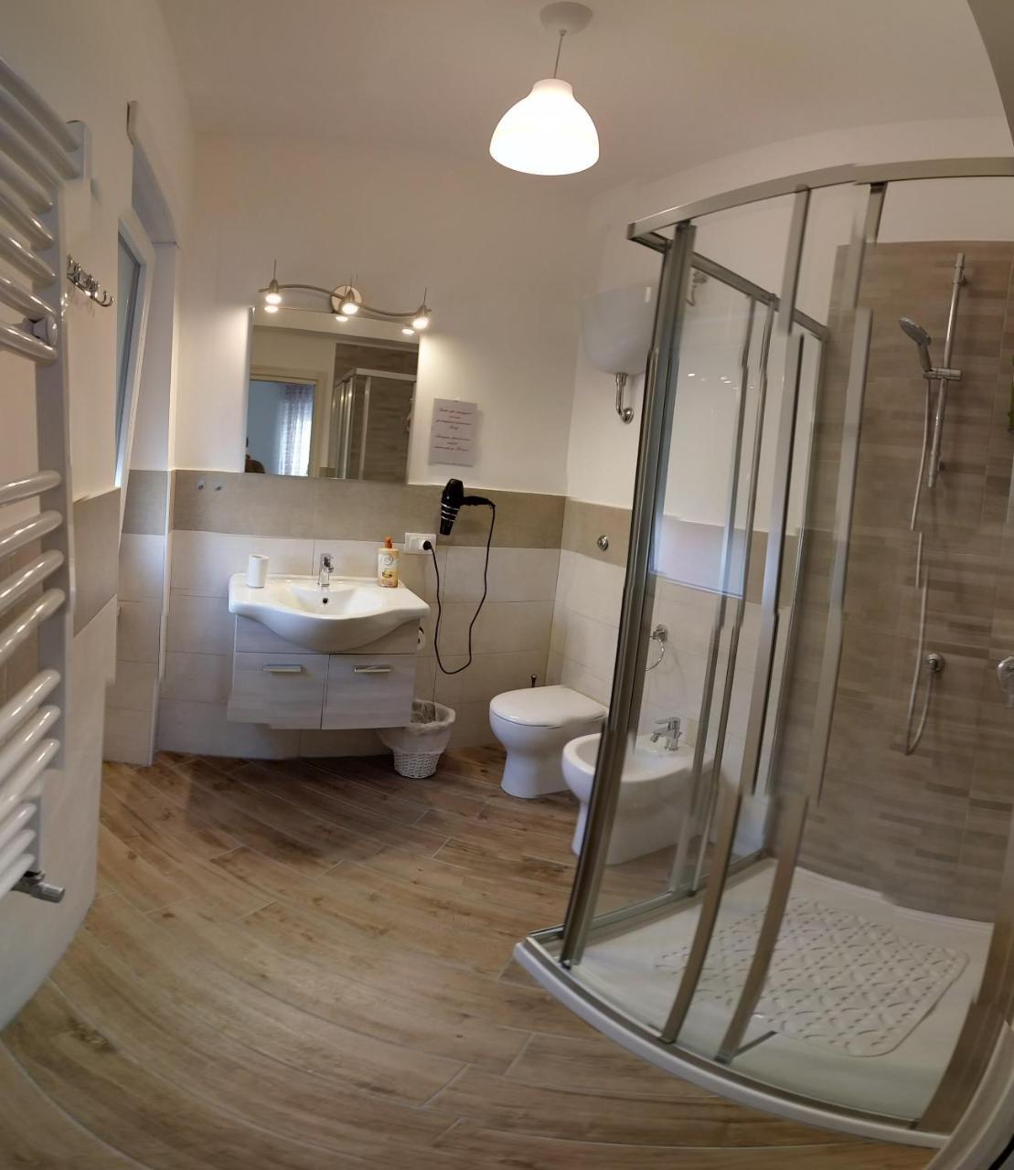 B & B Civico 6 Rooms Salerno Buitenkant foto