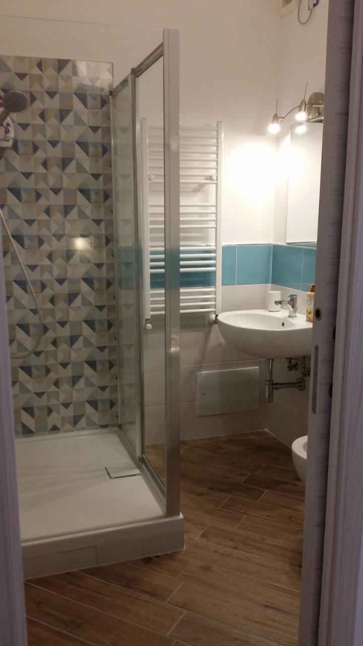 B & B Civico 6 Rooms Salerno Buitenkant foto