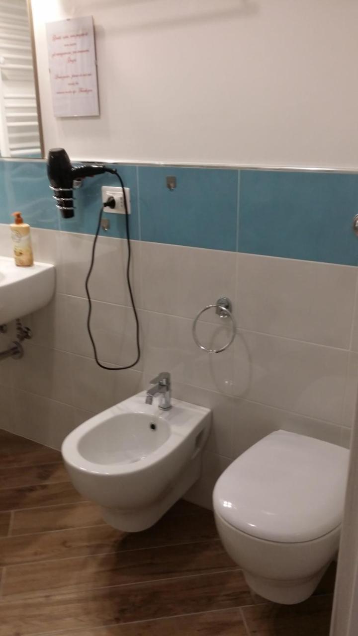 B & B Civico 6 Rooms Salerno Buitenkant foto