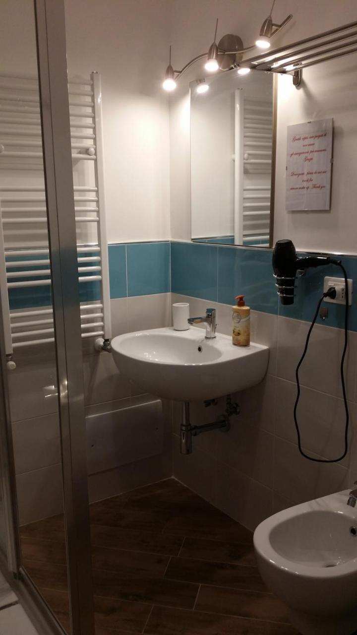 B & B Civico 6 Rooms Salerno Buitenkant foto