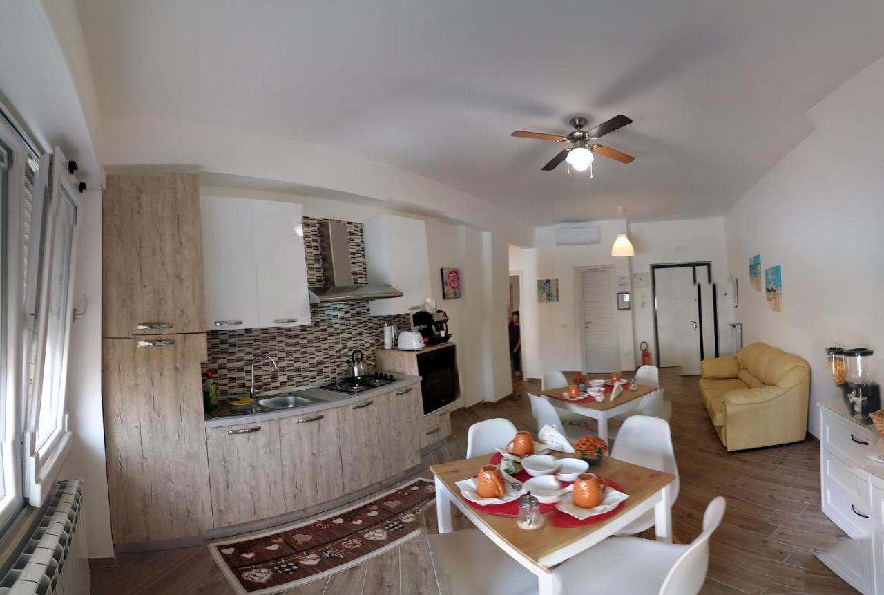 B & B Civico 6 Rooms Salerno Buitenkant foto