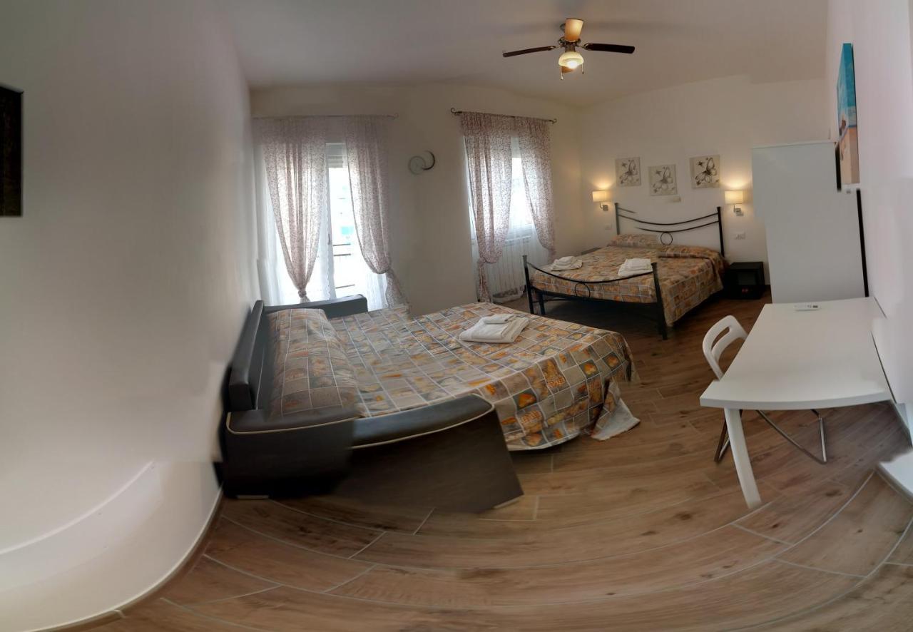 B & B Civico 6 Rooms Salerno Buitenkant foto