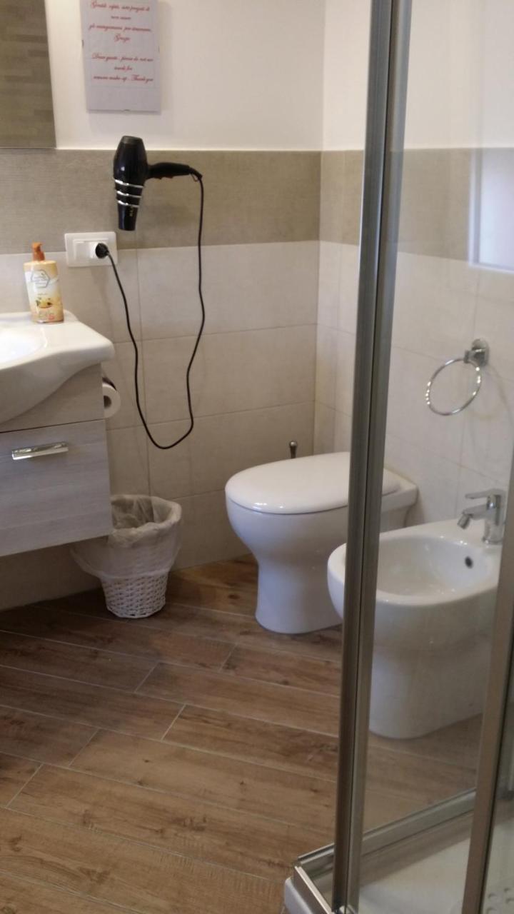 B & B Civico 6 Rooms Salerno Buitenkant foto